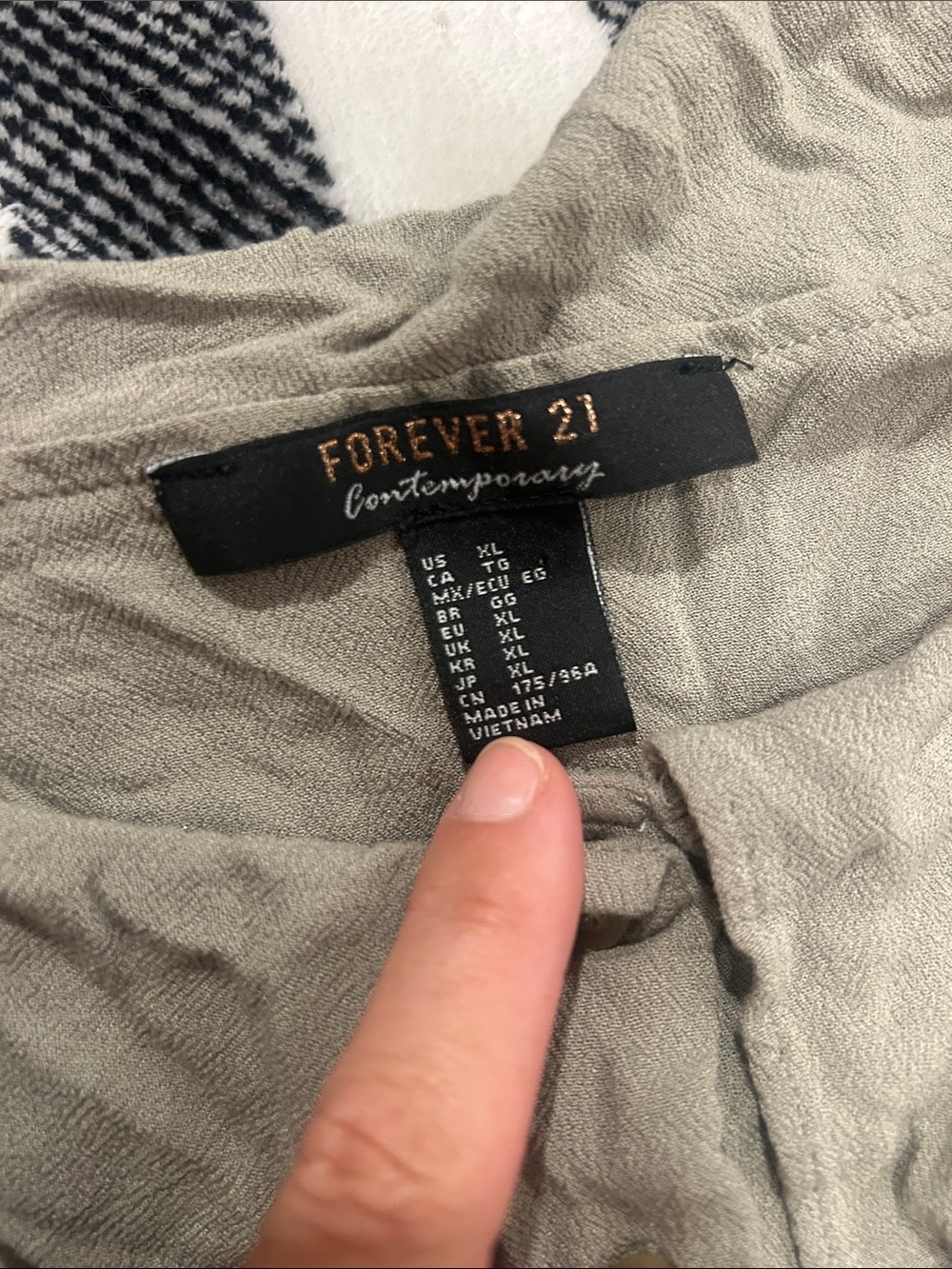Forever 21 - Picture 2 of 3